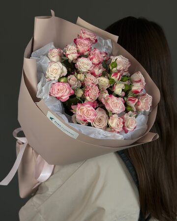 Акция! Огромный букет из кустовых розовых роз