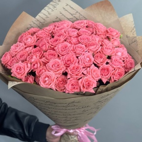 Букет из 15 кустовых коралловых роз в коробке